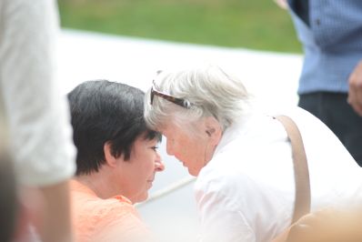 Mona Sahlin och Lisbeth Palme samtalar innan talet