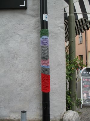 stickad graffiti i Visby stickad graffiti i Visby