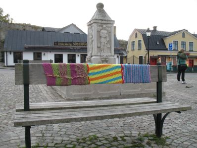 stickning / virkning pÄ bÀnk pÄ Södertorg stickning / virkning pÄ bÀnk pÄ Södertorg