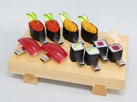 usb-minne i form av sushi-bitar