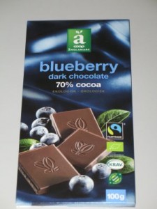 Coop änglamark - blueberry dark chocolate